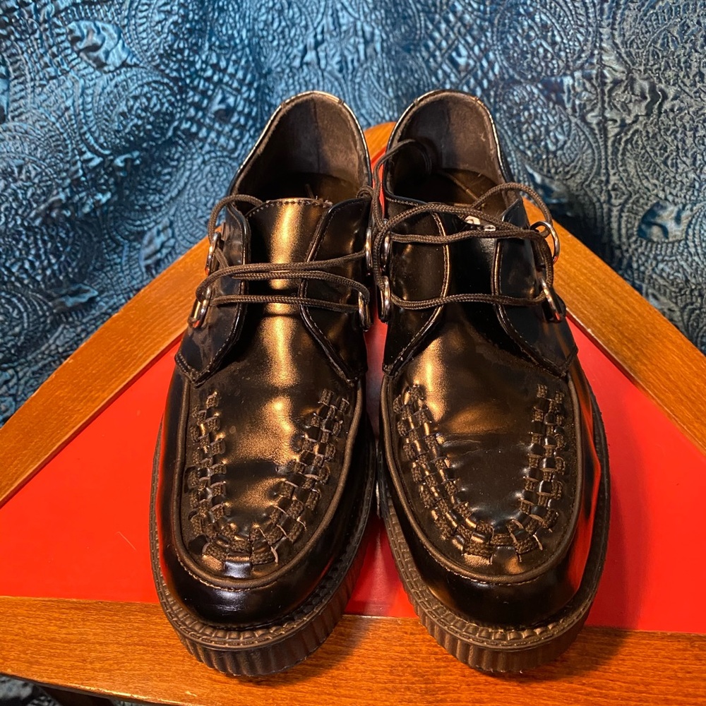 Like new TUK creepers with 1.5” sole